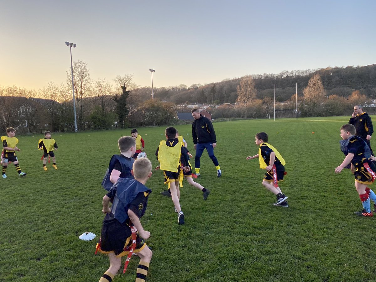 SkewenRFCMinis's tweet photo. Great to see the U8s back training tonight and having so much fun playing rugby 🏉 🟨⬛️🏉
@CommunityOsprey @WRU_Community #skewenrfc https://t.co/yrVy5MZiBm