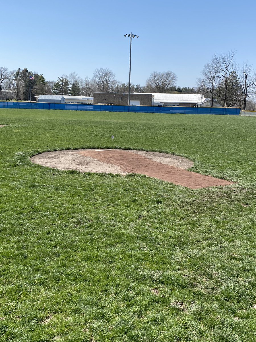 coachbrea's tweet photo. Mound clay ✅
Plate trimmed & “Turfaced” ✅
Windscreen secured ✅
Next up...
1B / 2B / 3B cutouts trimmed & prepped 👍🏼
Let the grass continue thickening & greening before a good mow & roll of the infield!
#PaysonBaseball https://t.co/1lSXtz6OVz
