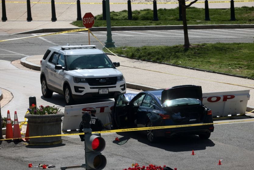 Washington, auto contro agenti a Capitol Hill, ucciso un poliziotto dlvr.it/Rwv2mP