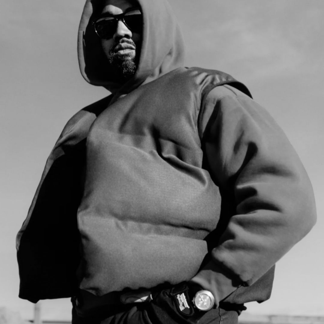 watchdotbid's tweet photo. Mr. West is an icon when it comes to the #HipHop world. Having produced multiple #albums that went #Platinum and #Gold, he is a force to be reckoned with. With #YEEZY, he cemented himself as a man with a high fashion taste. @kanyewest chooses to support #Gold #Ikepod #Hemipode https://t.co/nJq9NzuuhD