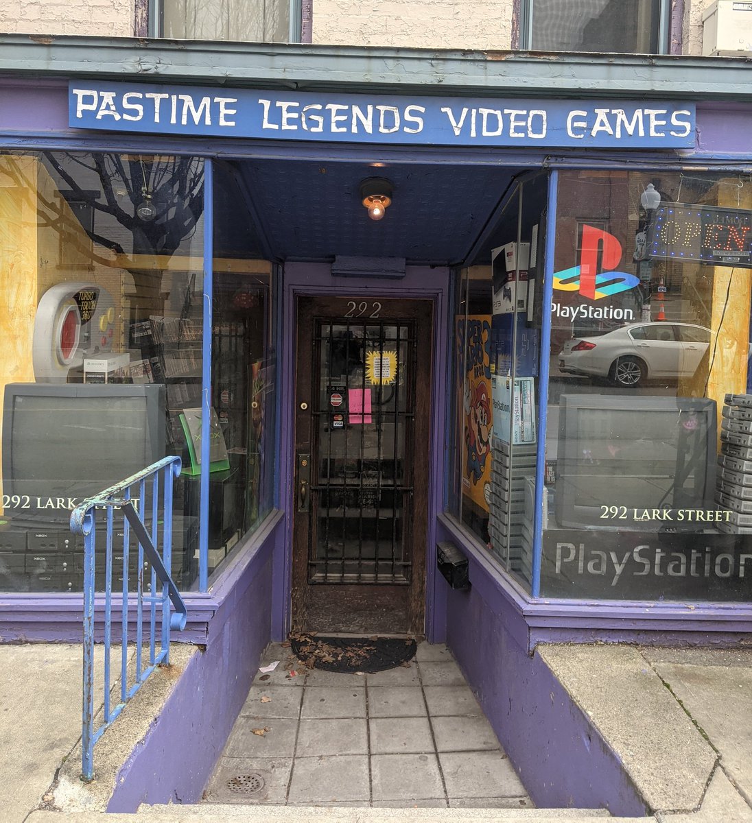 MalckieRob's tweet photo. Glad to see my favorite retrogaming store in Upstate NY #PastimeLegends reopen up this week. https://t.co/leZzpcyyOb