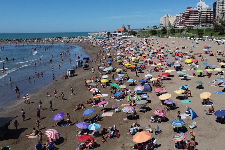 MitreRosario's tweet image. #AHORA en #ElPuente 🔴🎙️Javier Novoa (@JavoANovoa), periodista de Radio Mitre Mar del Plata. Gran movilización de turistas en La Feliz durante Semana Santa.

En vivo por👉mitrerosario.com.ar