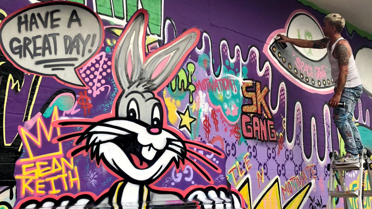 1MicheleMonroe's tweet photo. New video! https://t.co/sG0wEHbYYI Preparing for First Friday. #LasVegas #FirstFriday #streetart #popart #DTLV #art #seankeithart https://t.co/uFzzPuDXSM