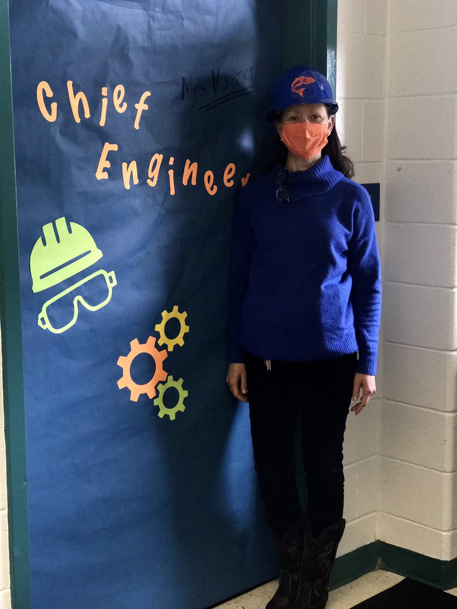 MrsMonroe9's tweet photo. Best 6th grade AP ever! We appreciate you, @LynnhavenKramer! #assistantprincipal #6thgrade #lynnhavenmiddle https://t.co/7WZ1VtqGqm