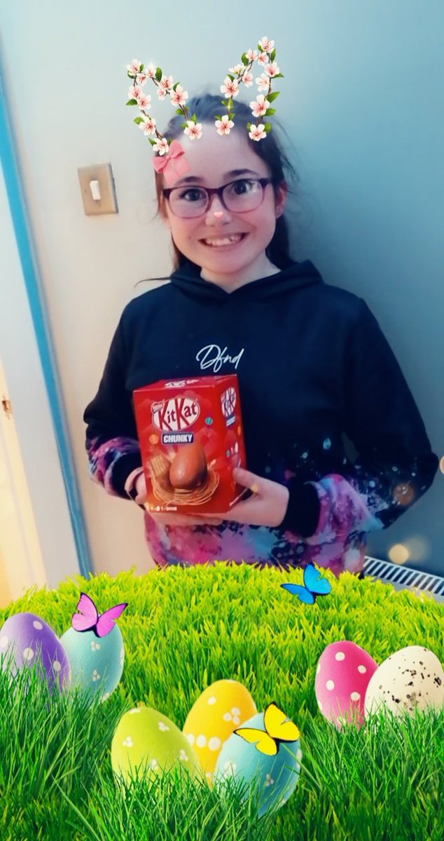 When C's swim coach delivers an easter egg, this has made her day! Just to see her swim coach made her happy!! Cannot wait until she is back in the pool with her swim buddies! #GASC #swimclub #swimfamily @MrsEdwards_VPS <a href="/VictoriaPrimSch/">Victoria Primary</a>