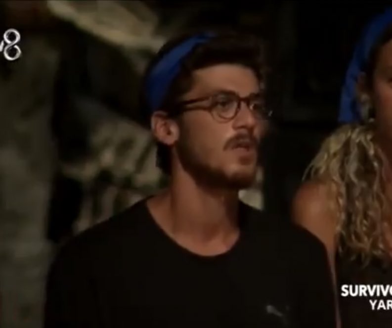 berniniiz's tweet photo. Aleynayi patlatma günü ilan edip başlarına bandana takmışlar diye yorumladım 
#Survivor2021 https://t.co/gXESRd6qEB