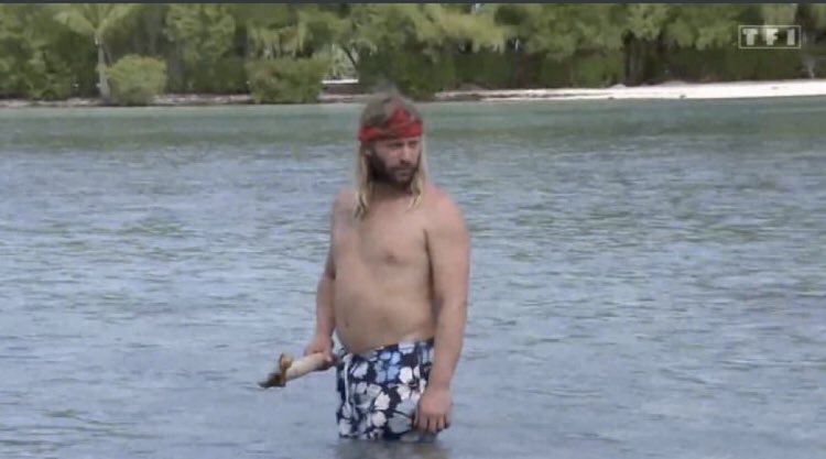 Paradise_LifeOn's tweet photo. Si les rouges gagnent le kit de pêche on peut dire adieu à toute la faune marine de l'île 😂 #KohLanta #KohLanta2021 https://t.co/ayFSs9NDw4