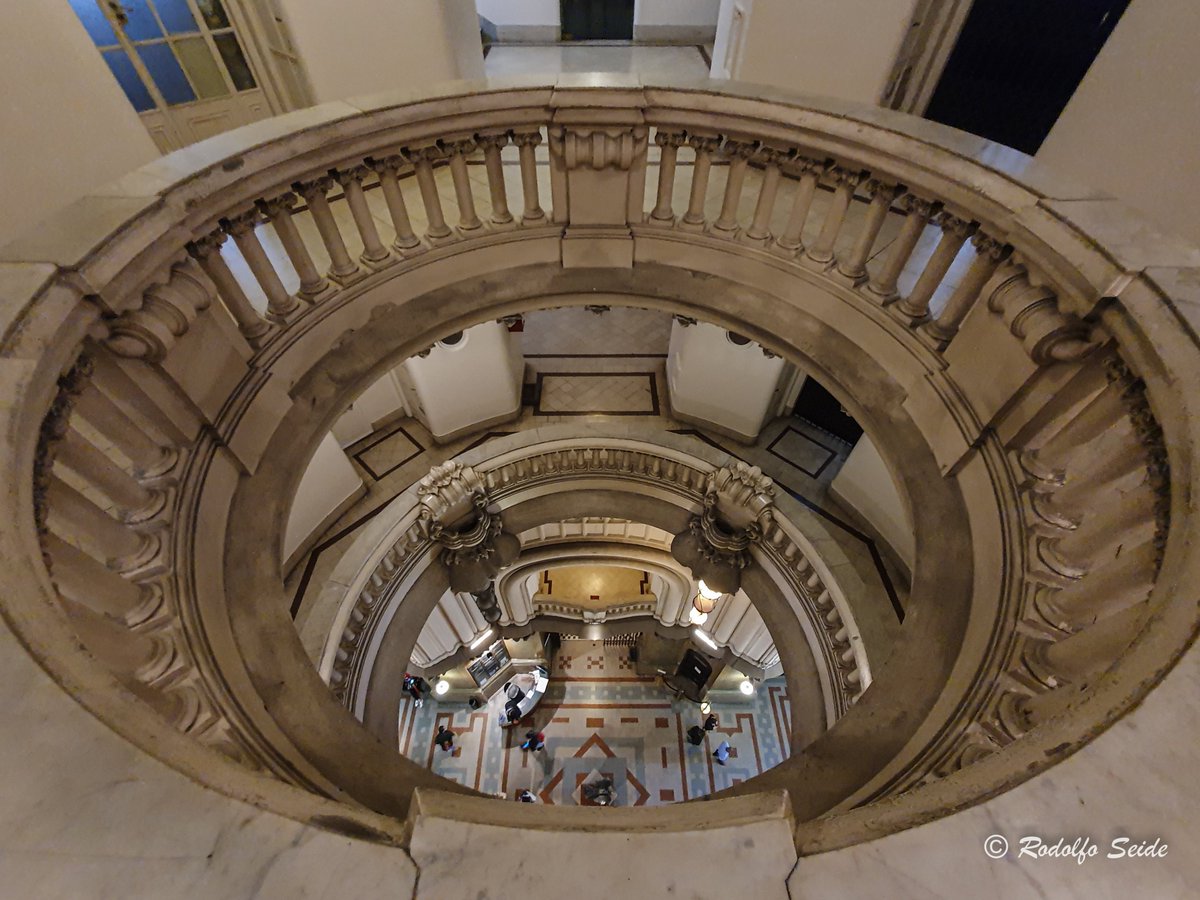 Palacio Barolo Tours (@pbtours) on Twitter photo ¡Vista desde el Purgatorio al Inferno! Y aún nos falta mostrarte el Paraíso con el increíble #faro del Barolo y sus vistas a 100 mtrs de altura. Recorrelo con nosotr@s, el <a href="/PalacioBarolo/">Palacio Barolo</a> es un edificio inspirado en La Divina Comedia de Dante y conocerlo es #inolvidable ¡Vista desde el Purgatorio al Inferno! Y aún nos falta mostrarte el Paraíso con el increíble #faro del Barolo y sus vistas a 100 mtrs de altura. Recorrelo con nosotr@s, el <a href="/PalacioBarolo/">Palacio Barolo</a> es un edificio inspirado en La Divina Comedia de Dante y conocerlo es #inolvidable