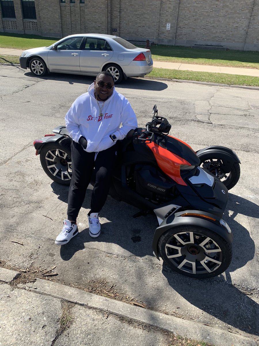BigRob19Two's tweet photo. The Summer MINE nigga, if you want it like me get on yo GRIND nigga. #ZeroMilesOnTheDash #SetDaTone #SBMT #SummerMine #RykerLife #BuffBear #LongLiveAlex https://t.co/fYsushHDYk