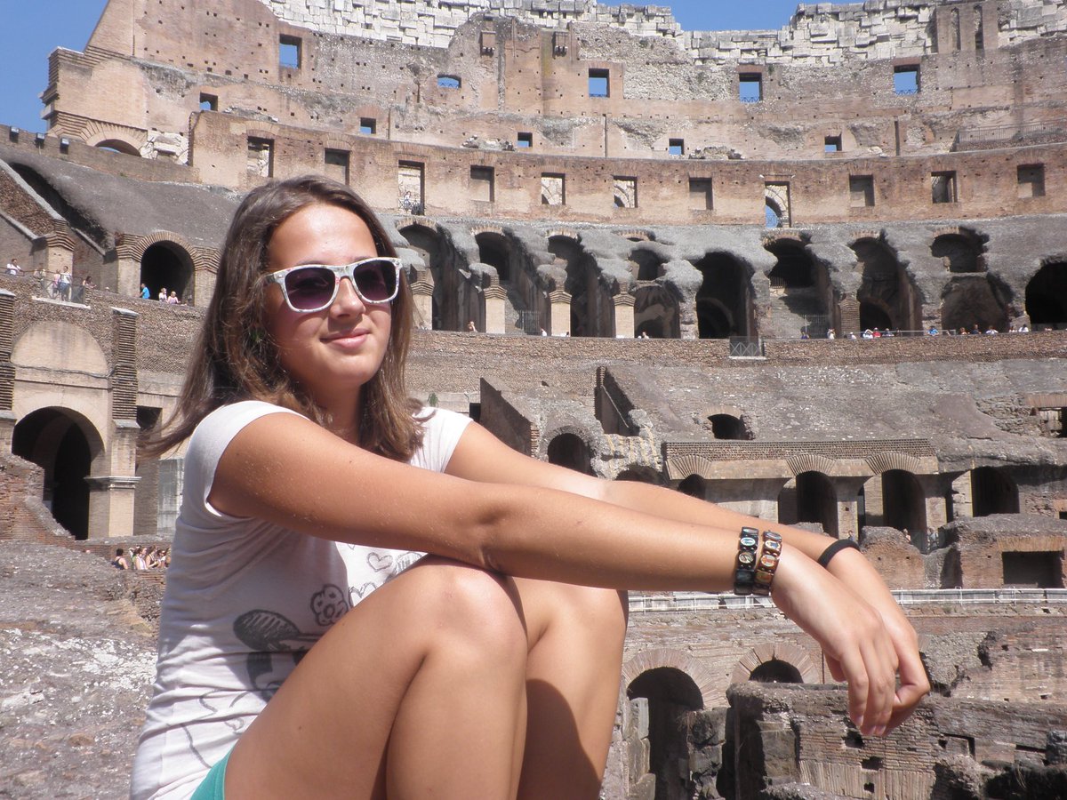 Nogastarter's tweet photo. #vrable girl in #roma https://t.co/1ahndrQtZS