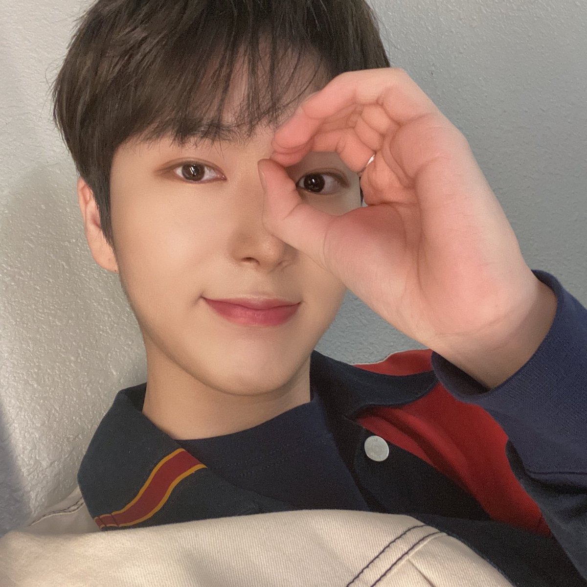 Kevin_OmegaX's tweet photo. [#OX] 

오늘도 날씨가 엄청 좋아요!!!! 
근데 내일은 비가 올 것 같아요 ㅎㅎ
제가 좋아하는 비🌧 >^<

#OMEGAX #오메가엑스 #KEVIN https://t.co/7CVsX8yZO3