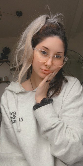 tell me I'm pretty https://t.co/xcfyiW0vKU