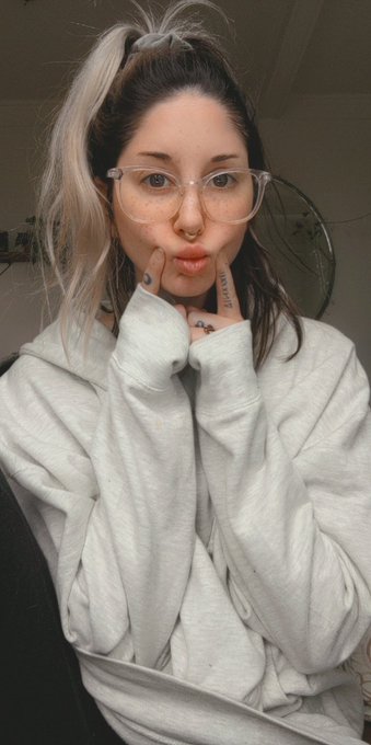 tell me I'm pretty https://t.co/xcfyiW0vKU