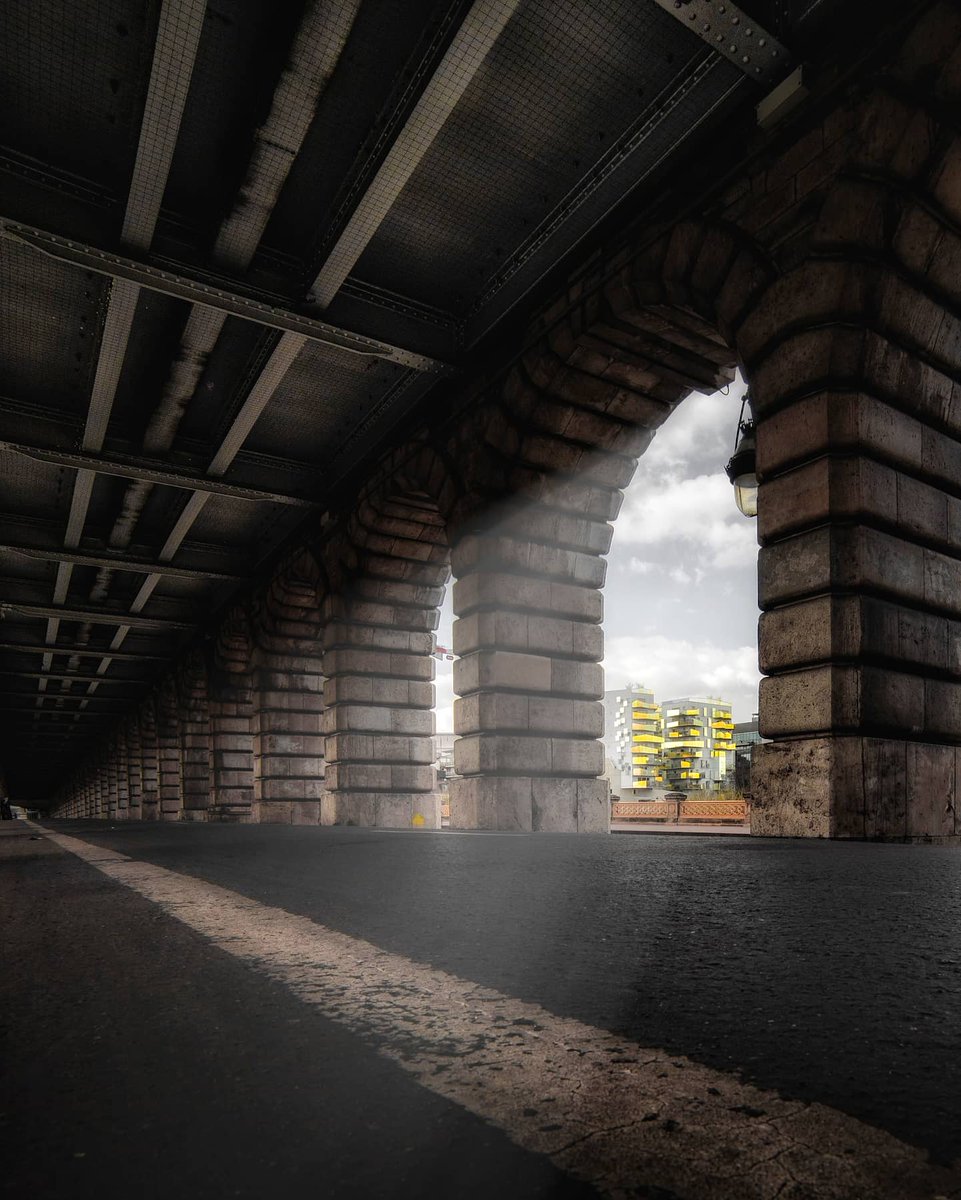 gounzen's tweet photo. Lumière spéciale sous le Pont de Bercy - Paris
_ _ _
#paris #photographie #photography  #photographer https://t.co/Z8DSr7mVGq