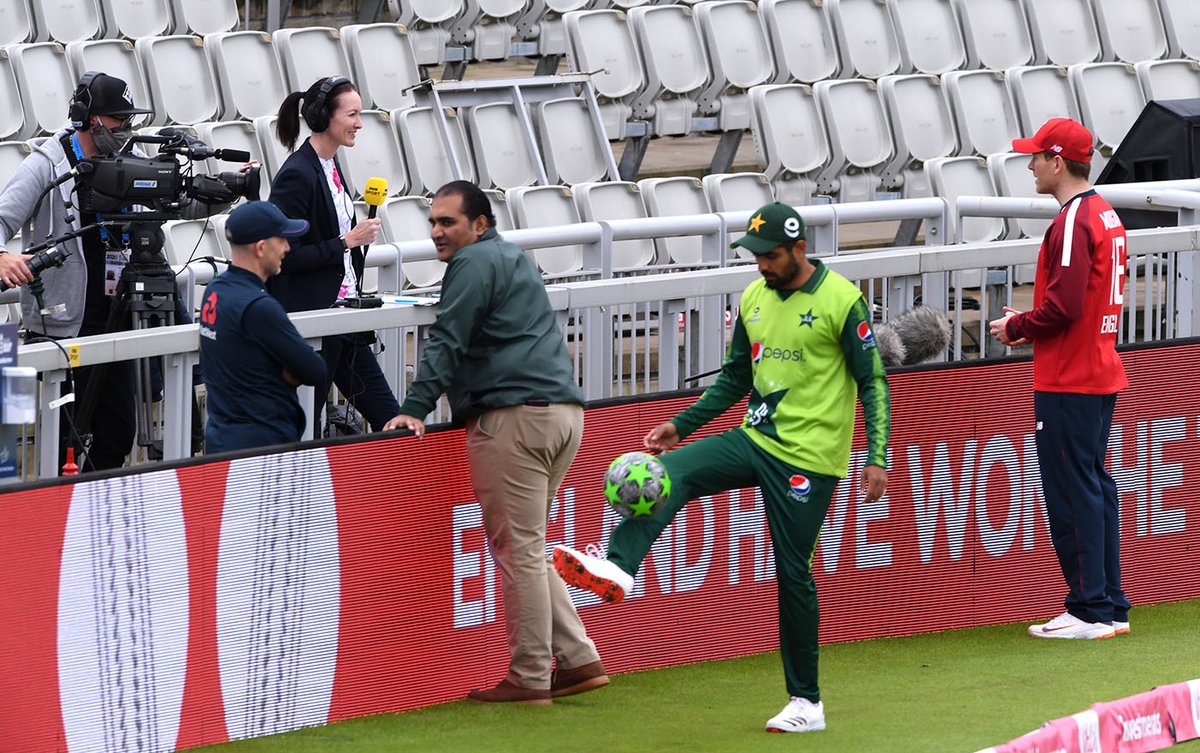 iAtifUllah's tweet photo. Babar Azam loves the Beautiful game 🇵🇰⚽️
@babarazam258
#PleaseSavePakistanFootball
#saveusfromFIFAban
#SavePakistanFootball
#PakistanFootball
#RespectFIFAmandate https://t.co/vLfuC21fr3