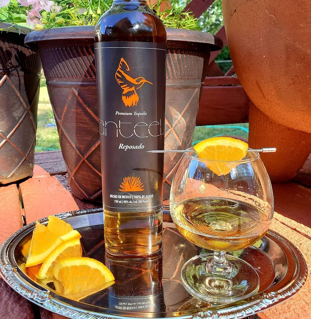 Today's recipe - Sunshine 🌞 and Anteel Reposado 🥃 with an orange wedge. 

Enjoy! 😊