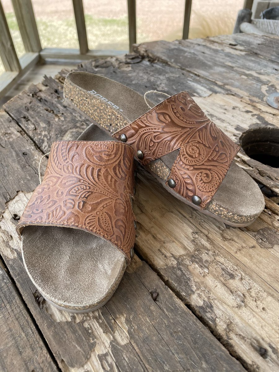 RockinFranch's tweet photo. Sandal Szn https://t.co/TxNJdyr09A https://t.co/yMi5EH8Ja5