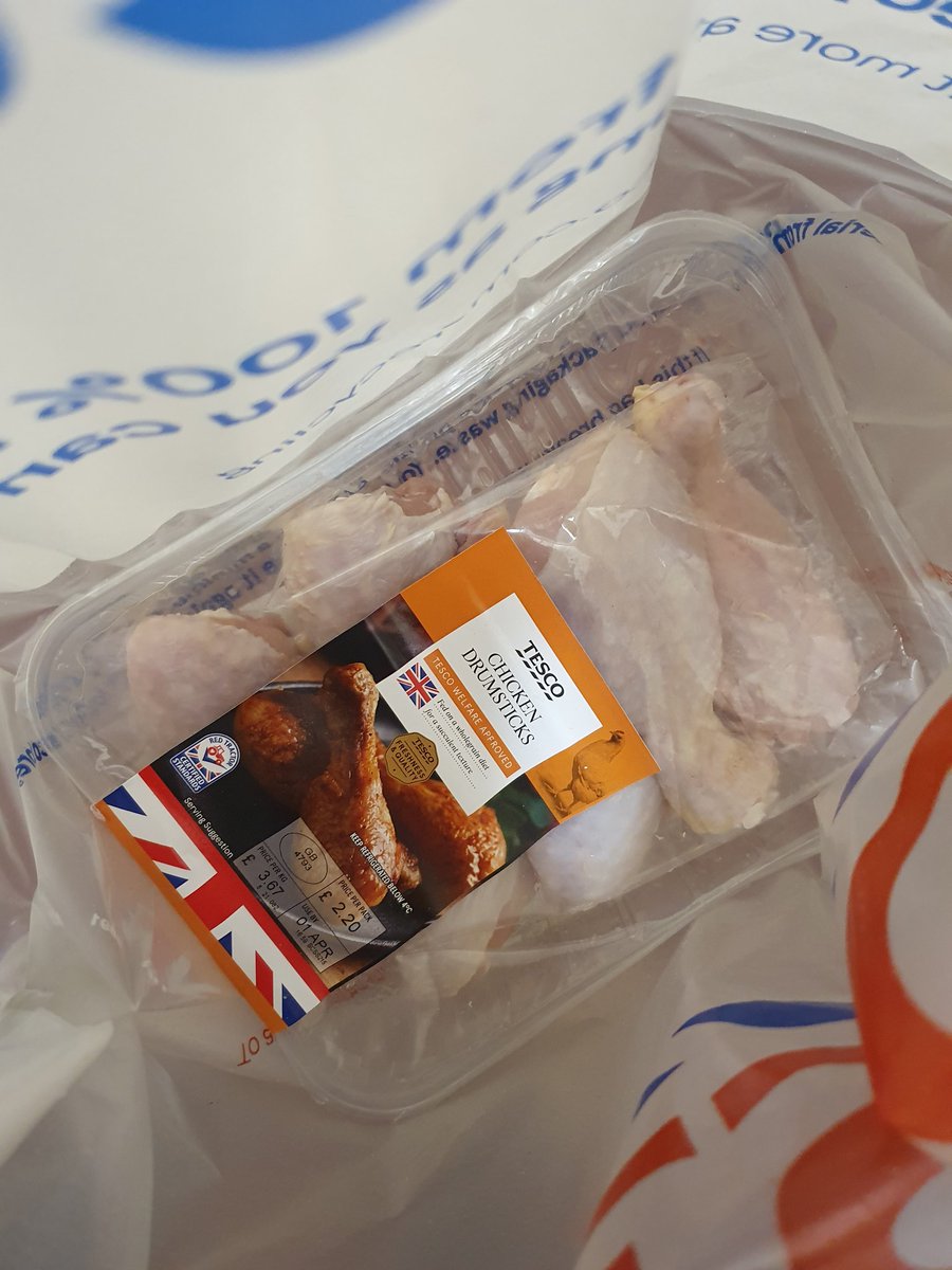 uprasenjit's tweet photo. @Tesco selling rotten chicken and saying they cant check every chicken before selling. #rotten #tesco #supermarket https://t.co/75AKO4x8BM