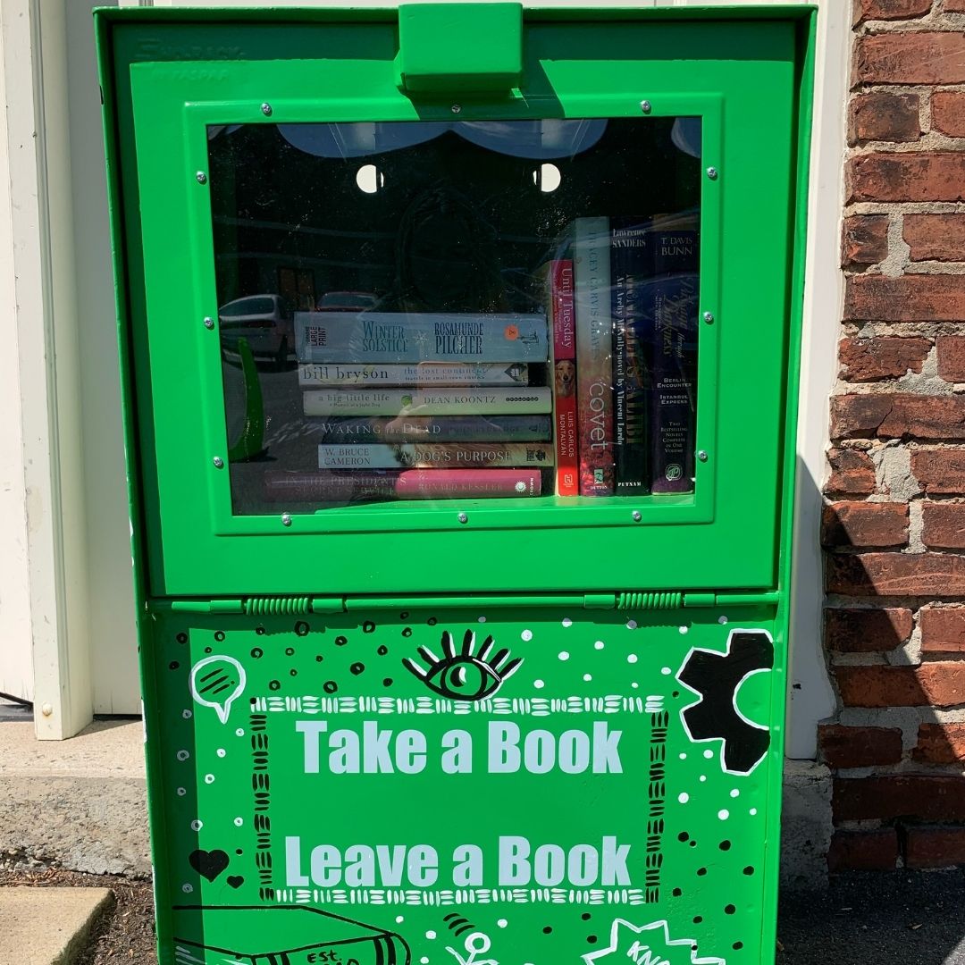 SoGoodLancaster's tweet photo. Head over to @TheCandyFactory tonight at 6 for some fun First Friday festivities!! The unveiling of a new library, pizza from Pizza Tent, &amp; an egg hunt for the kiddos!

To keep updated with fun events in Lanc, stay updated with "So In The Know" - Sundays at noon on Facebook🤩 https://t.co/UoSGRMDyG3