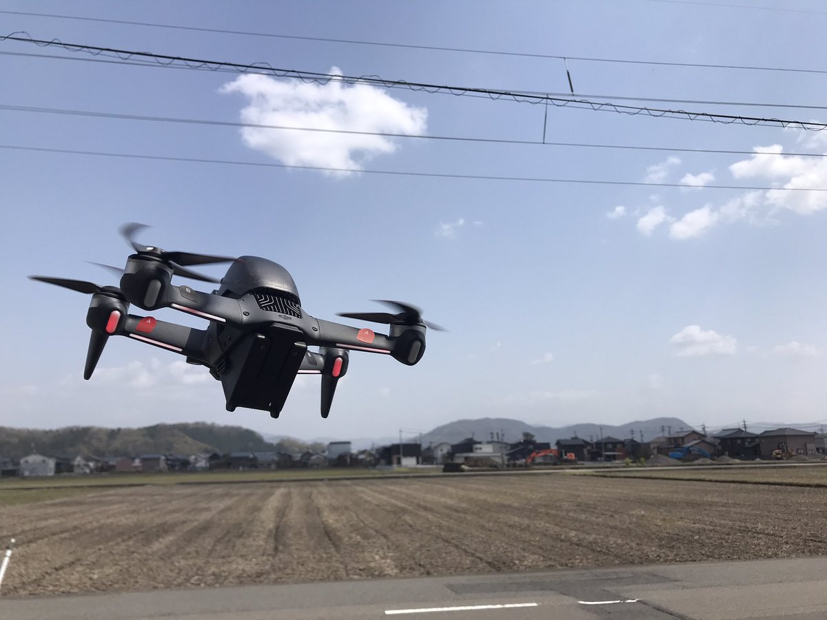 InfoEkisin's tweet photo. 先日、DJI社のドローン、FPV COMBOを一目惚れで衝動買い☆
昨日少しだけ試しに飛ばして見ました!
#ドローン #dji #fpv #fpvcombo #衝動買い #一目惚れ #一目惚れで購入 https://t.co/9p6DIGsu03