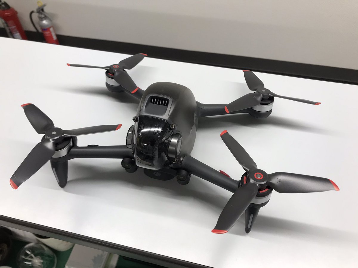 InfoEkisin's tweet photo. 先日、DJI社のドローン、FPV COMBOを一目惚れで衝動買い☆
昨日少しだけ試しに飛ばして見ました!
#ドローン #dji #fpv #fpvcombo #衝動買い #一目惚れ #一目惚れで購入 https://t.co/9p6DIGsu03