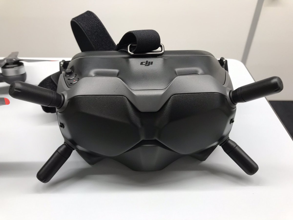 InfoEkisin's tweet photo. 先日、DJI社のドローン、FPV COMBOを一目惚れで衝動買い☆
昨日少しだけ試しに飛ばして見ました!
#ドローン #dji #fpv #fpvcombo #衝動買い #一目惚れ #一目惚れで購入 https://t.co/9p6DIGsu03