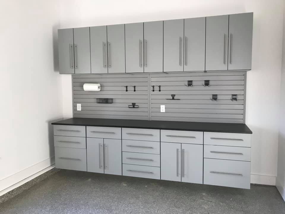 Gorgeous_Garage's tweet photo. Now that's a workspace we can see ourself using! What would you use this space for? 

Installation by Garage Solutions Nashville. https://t.co/KppKn8Hcjv