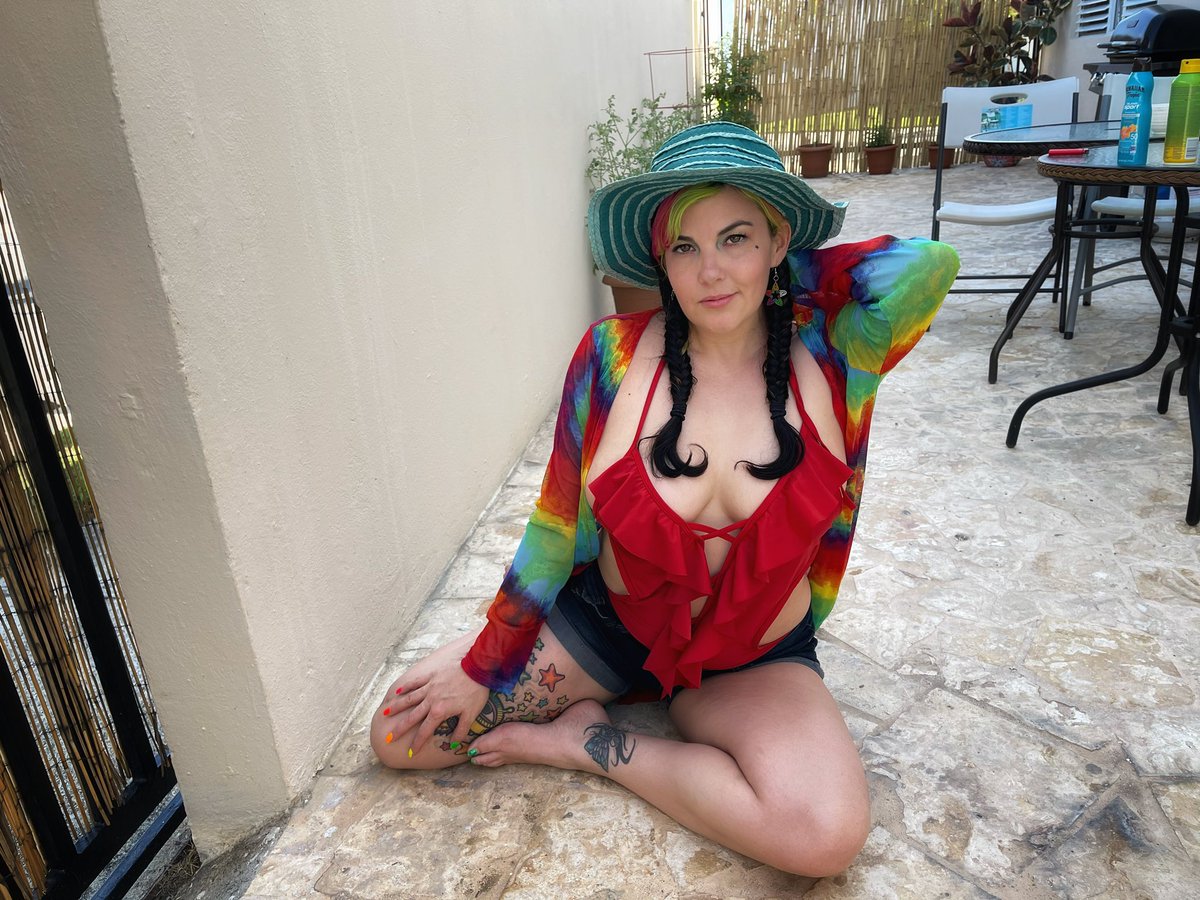 LaserThumper's tweet photo. Just enjoying the warm Puerto Rico weather 🙏 https://t.co/zzm1IxVuMR