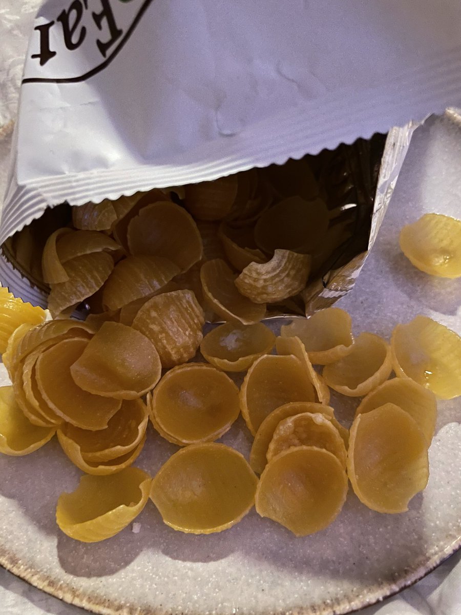 kevin_blundell's tweet photo. Opened my bag of crisps and found a bag of conchiglie pasta https://t.co/XlNSO3o6Zc