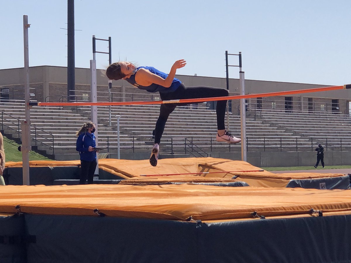 Big day in the HJ as Breckyn and Ava both clear 5-2 for the first time to take 🥈 and 4th.  Margaret had a good day to finish 6th.

Well done, ladies!