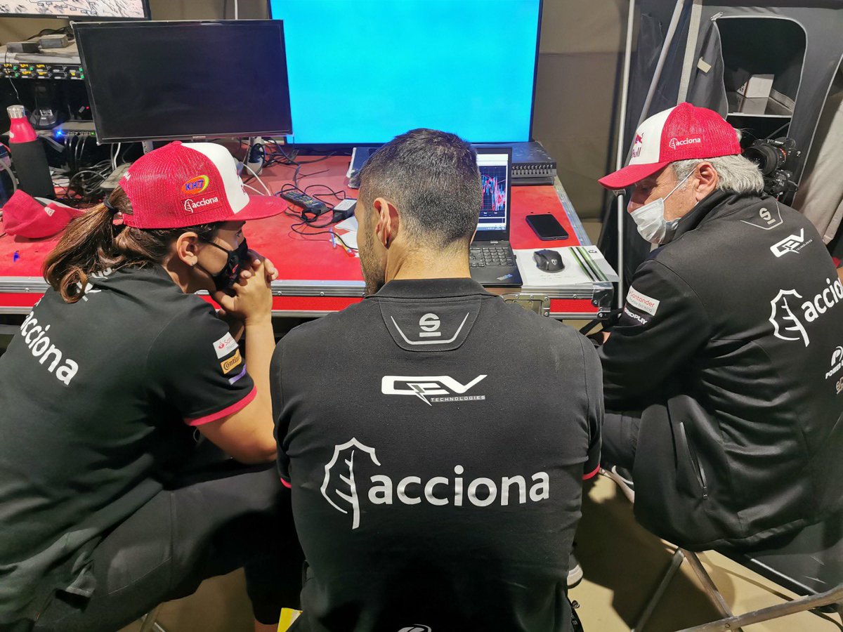 LaiaSanz_'s tweet photo. Shakedown ✅ First contact with the car on the sand! Tomorrow the real race starts!
-
Shakedown ✅ Primer contacto con el coche en la arena! Mañana empieza la carrera de verdad!
.
@ExtremeELive #ExtremeE #DesertXPrix
@AccionaSainz @ACCIONA @PE_EasyToDrive @santanderpb @QEV_Tech https://t.co/RJ1ip1dXvt