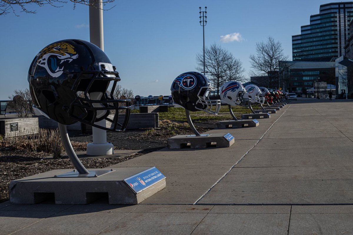CLE is getting pumped for the #NFLDraft! 🏈 These large replica helmets reppin all 32 teams will be on display on Mall C in Downtown until 4/27!  

Head on down &amp; snag a pic with your fave NFL team &amp; use: #NFLDraft #PepsiHelmets! 🤳More: bit.ly/3wmXfNG 

📸: Wil Lindsey