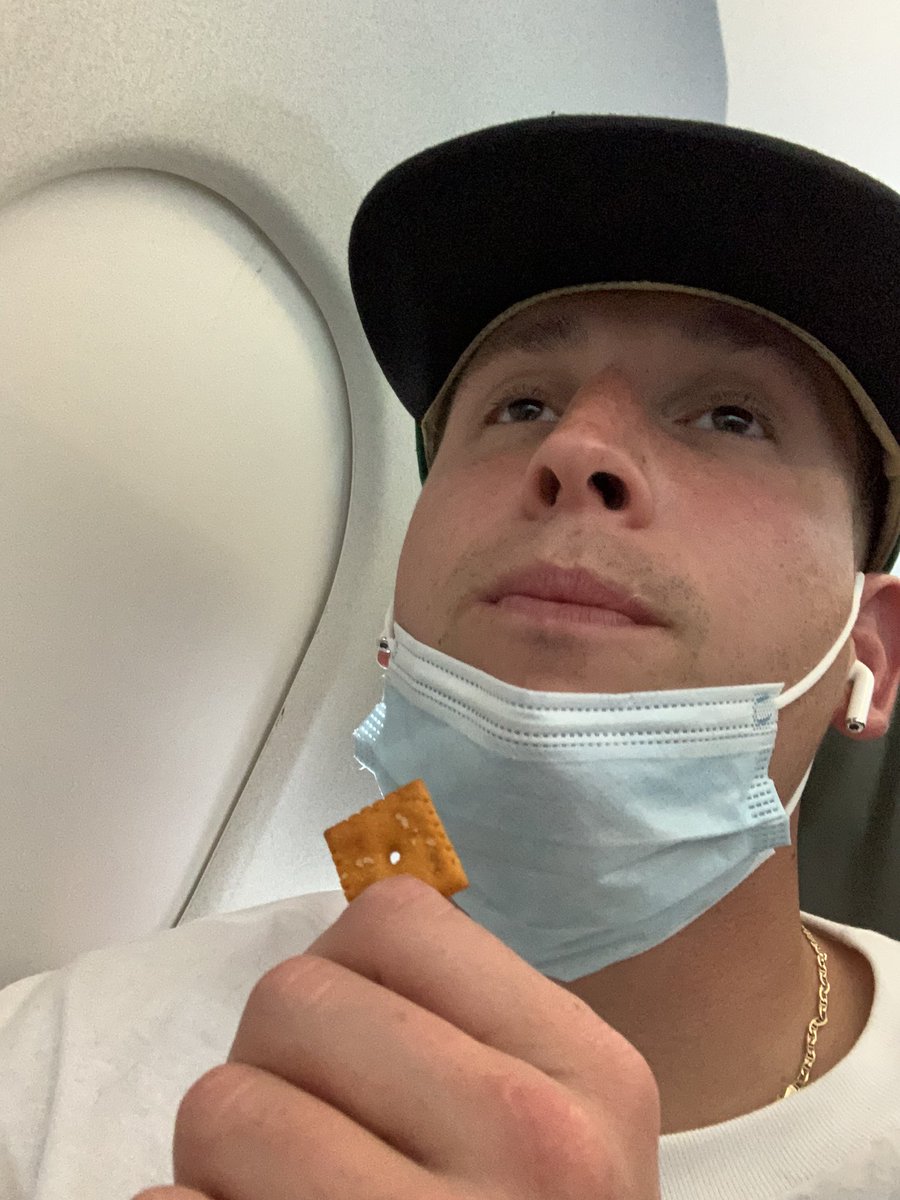 jAYYY_MarT's tweet photo. If you just hold a cheez-it close to your mouth you don’t have to wear a mask on a plane...you can all thank me later https://t.co/4iTcAjkzSf