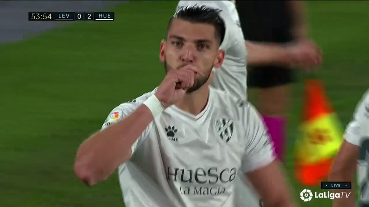 It's Rafa Mir at the double thanks to an OUTSTANDING chipped finish! 😍
What a big result this could be for Huesca's survival bid 👀 https://t.co/jDDEGz07sX