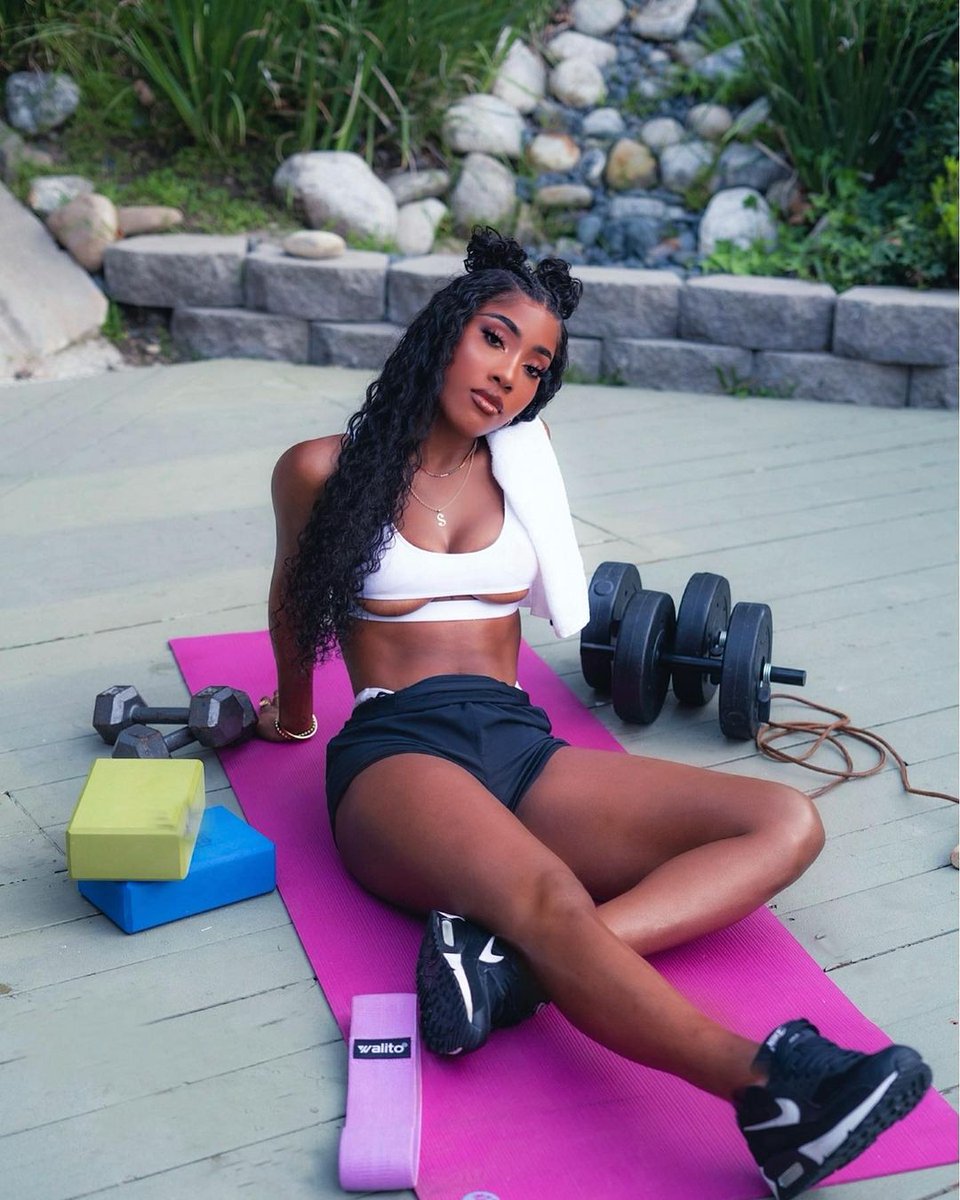sevyn's tweet photo. Sorry not sorry 4 dis #GuiltyGlam workout😋💪🏾 #FITNESSFRIDAY edition.......cause when I see a lil vibe lifting weights across from me, I miiiigght be a lil extra 😌💋😂

When u see sum u like @ da gym, whats ur next move😏 https://t.co/plRhEEO9En