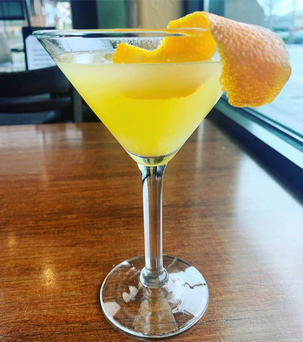 MamaStortinis's tweet photo. You made it to Friday and that calls for a cocktail! This Burnt Orange Limoncello Drop sounds just about perfect. Happy Hour starts and 2:00pm, cheers to the weekend!
#cocktails #lemondrop #drinks #happyhour #pnwrestaurants #mamas #mamastortinis #stortinis #mamashappyhour #delish https://t.co/xD7LPOLCui