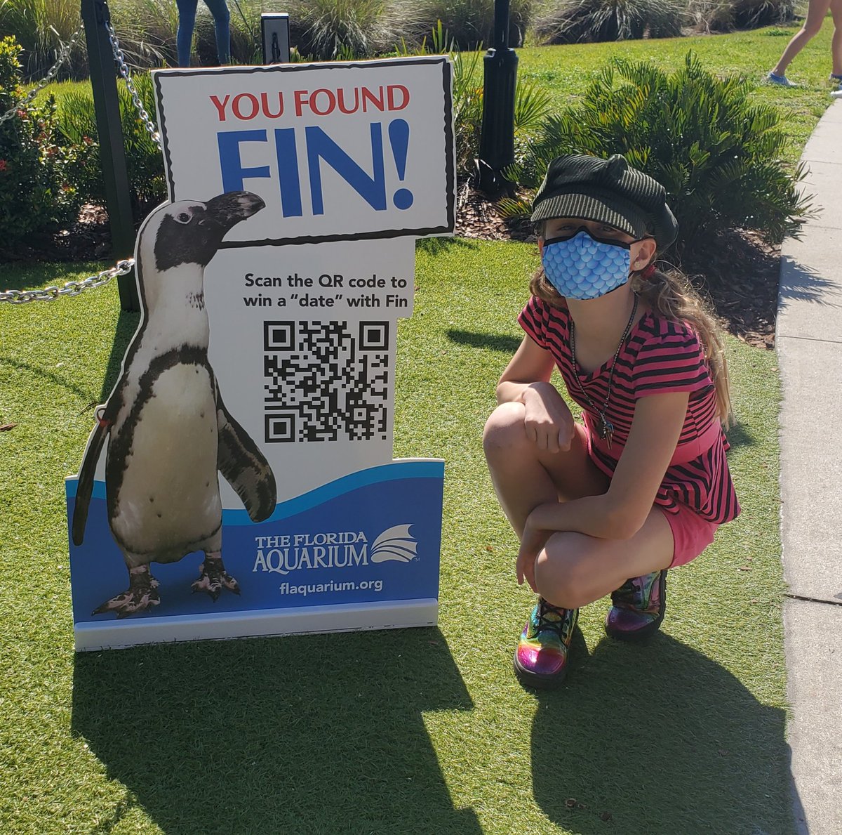 If you find this guy, you're supposed to take a picture with him and use the tag #FindFin to win a Behind the Scenes Pass to the Florida Aquarium! I hope we get one!!! She'd love it!