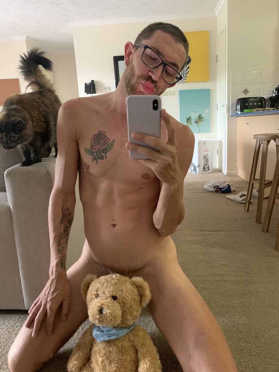 Happy Easter 🐣 who wants to hunt my egg...