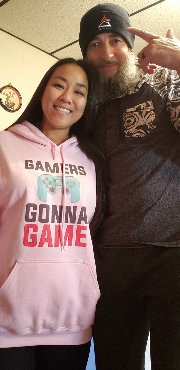 The_MrBeats's tweet image. Well I am officially sponsored by #ArrayGaming they have some awesome stuff like the beanie and pink hoody! Get 20%off when you use the link! #MrBeatsHood #LycanticsGaming #gamer #streamer #TwitchAffliate 
arraygaming.com/?ref=TheMrBeats