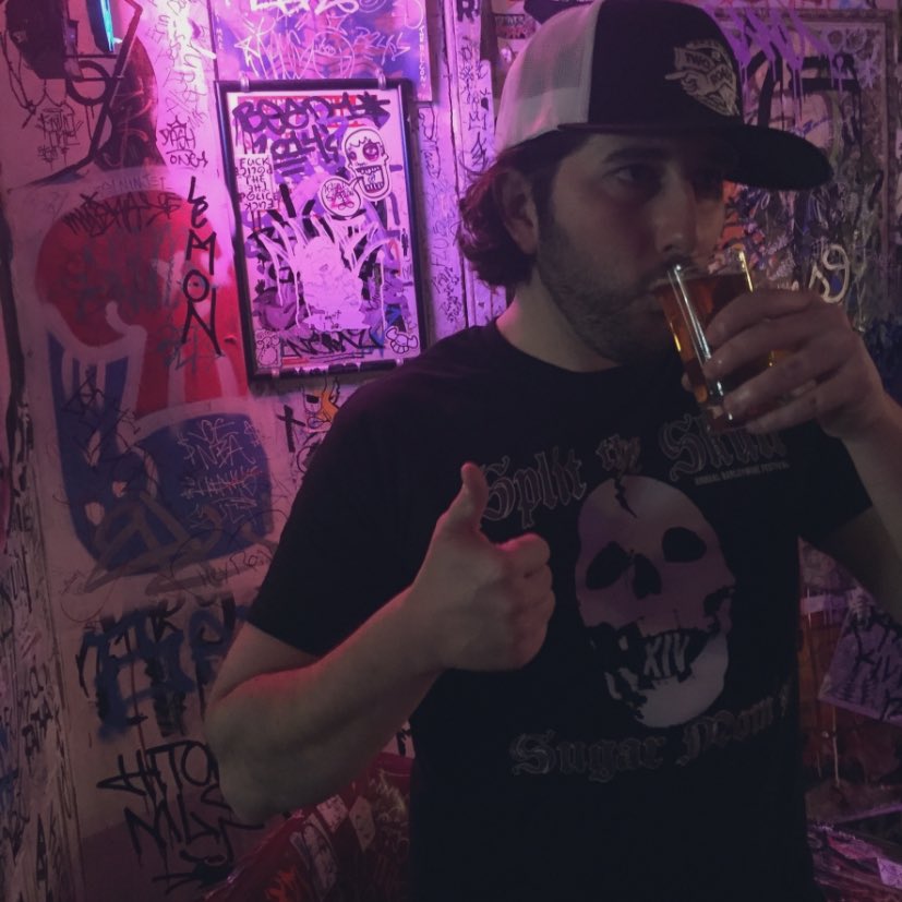 2RoadsLee's tweet photo. TGI(@2RoadsBrewing)F!!! Be safe &amp; healthy &amp; kind out there, friends.
🍺❤️💀🍻☀️
Phun Phact: First Two Roads draft ever poured in Philly was at @Tmoms #splitthyskull ☠️ six years ago this holiday weekend. Cheers! #20ton https://t.co/h5cXP4vdh4