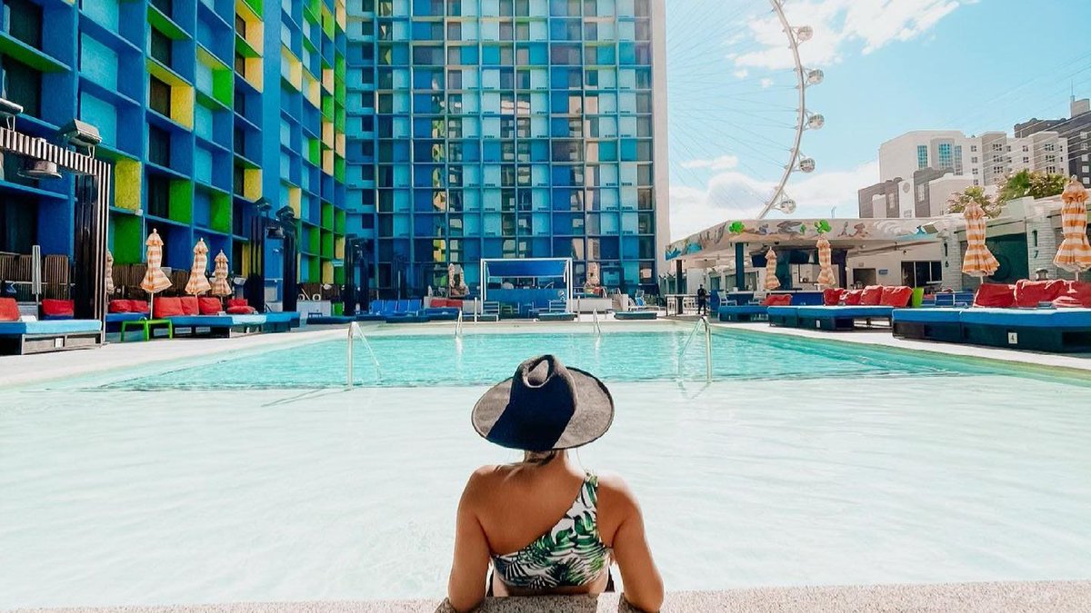 TheLINQ's tweet photo. Take time to do what makes your soul happy. ☀️ #LINQlife #InfluencePool
Daybeds/Cabanas: https://t.co/TmfLf5Ar0k
📸 : IG/kokoslifestyle_ https://t.co/Rt5MVkZ5O7