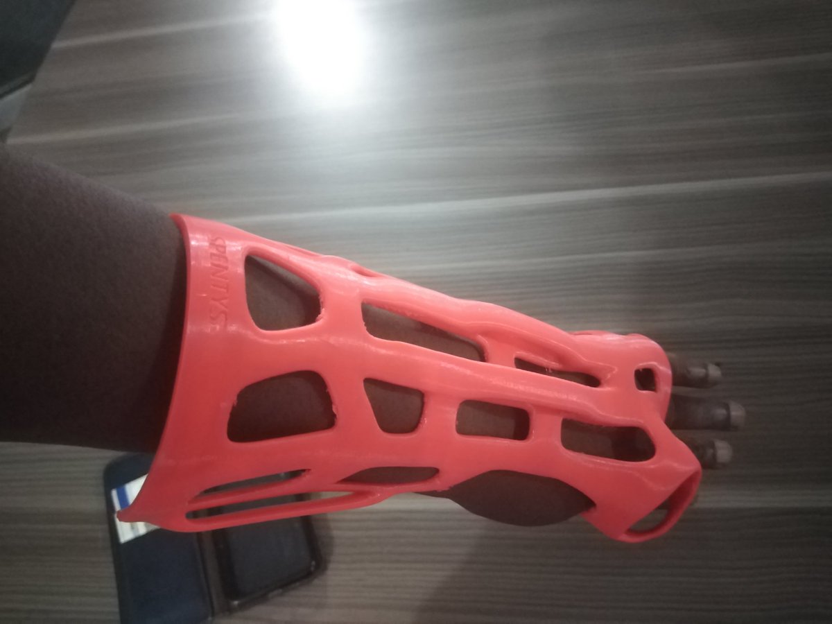 ExpertShabazz's tweet photo. Projet #MAVIMPI, impression des orthèses en 3D à #LisungiFablab #RDC, collaboration entre @KingsKCP, #UniversitéJosephKassaVubu, #LisungiFablab, #winlab, @spentys.
____________
@AUF_AfriqueCent @auf_org @FondationOrange @Orange__RDC @Presidence_RDC @ScienceRDC @stemdrc https://t.co/wH7DnzWVWD