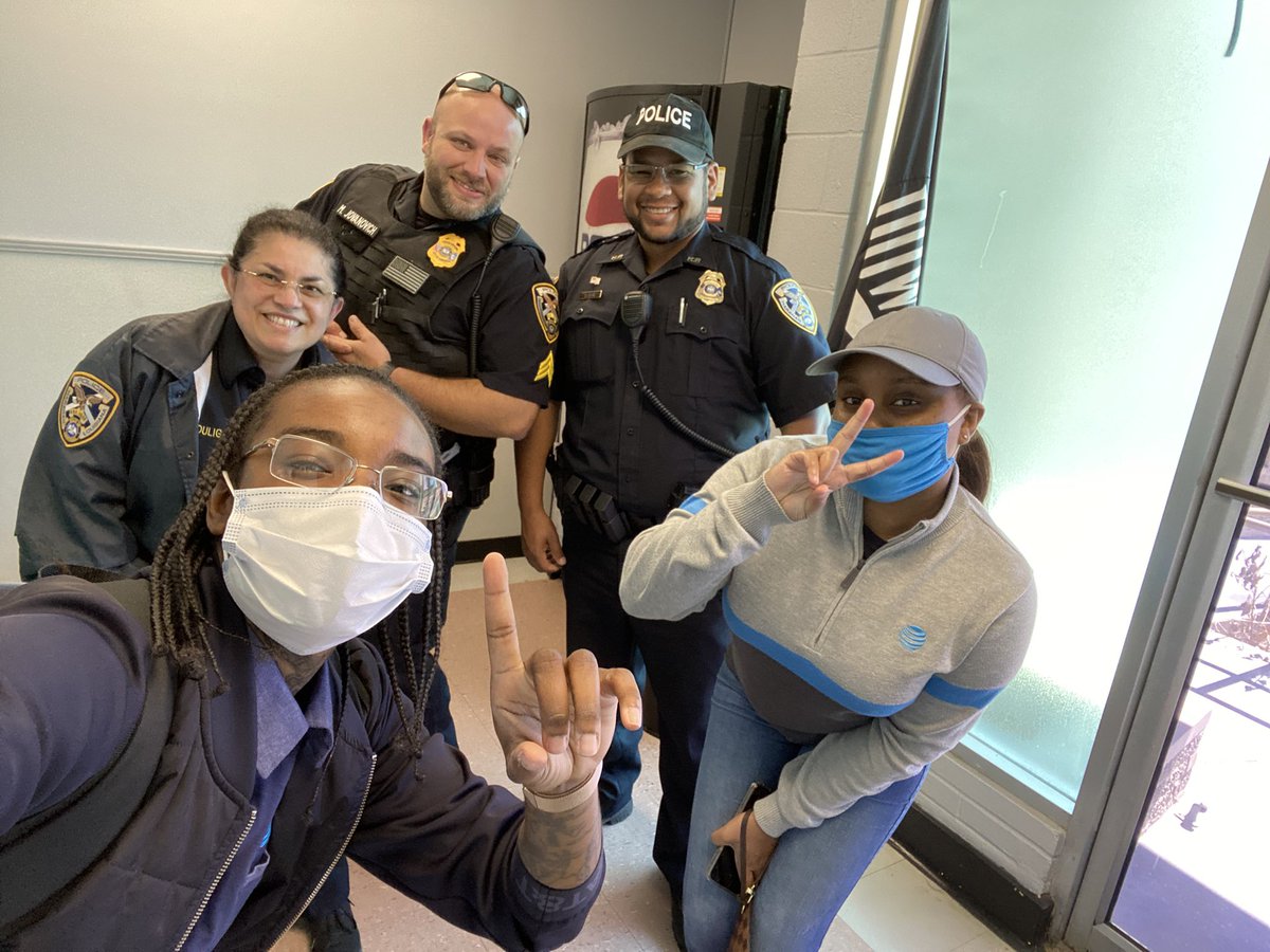 Sha.B (@summit_sha) on Twitter photo Got my girl ky with me today we ready to sign some officers up for #Firstnet im honored to pave the way and show my team the ropes of getting out the 4 walls being active with firstnet we will turn it up a notch every opportunity <a href="/Coachk1119/">David Reed</a> <a href="/Godwin_Ravin/">Ravin</a> <a href="/YunellyF/">Yunelly Frias</a> Got my girl ky with me today we ready to sign some officers up for #Firstnet im honored to pave the way and show my team the ropes of getting out the 4 walls being active with firstnet we will turn it up a notch every opportunity <a href="/Coachk1119/">David Reed</a> <a href="/Godwin_Ravin/">Ravin</a> <a href="/YunellyF/">Yunelly Frias</a>
