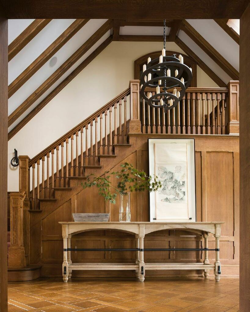 SmirosArchitect's tweet photo. A country house entry hall with oak paneling &amp; floors #smirosarchitects #lifestylecurators
Photo by @durstonsaylor https://t.co/JMFRvJTlmE
