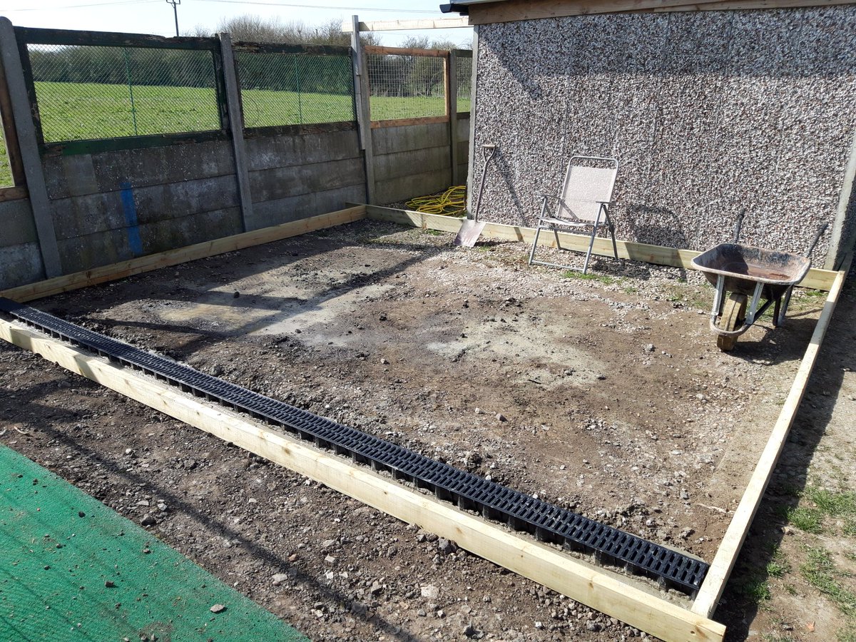 Kevmccormick3's tweet photo. @PeteWard7 I'm laying a 6" concrete slab, directly onto hard standing, am I correct in thinking that there is no issue with 'Rising Damp'? https://t.co/0HyAe6BlEY