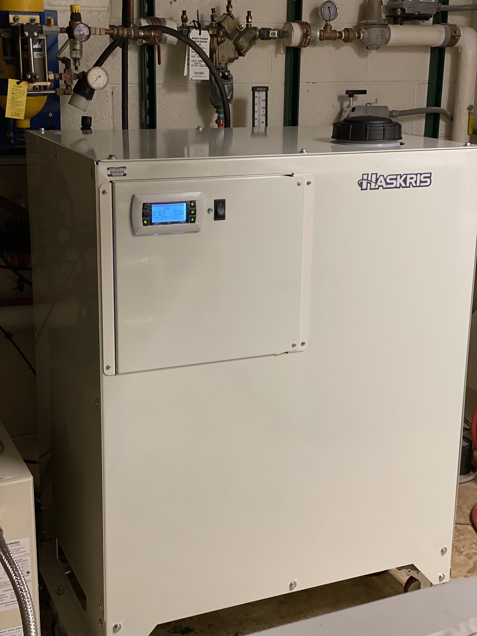 Deb Sahu on X: We at #UMBioNMR recently upgraded our water chiller/heat  exchanger to this fancy one from Haskris. Way smarter than the 20 year old  one it replaced. Thanks #UMBioSciencesInitiative https://t.co/UDq9u66uEi /
