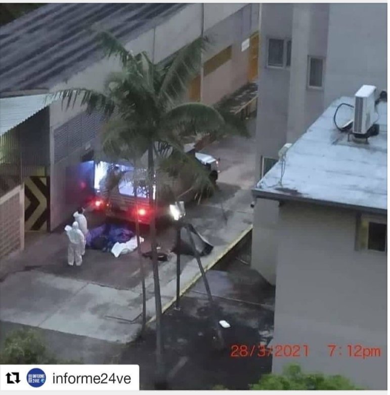 plomoparejo's tweet photo. ANOCHE EN LA CLÍNICA POPULAR DE CARICUAO. https://t.co/DwMRDfmlGu