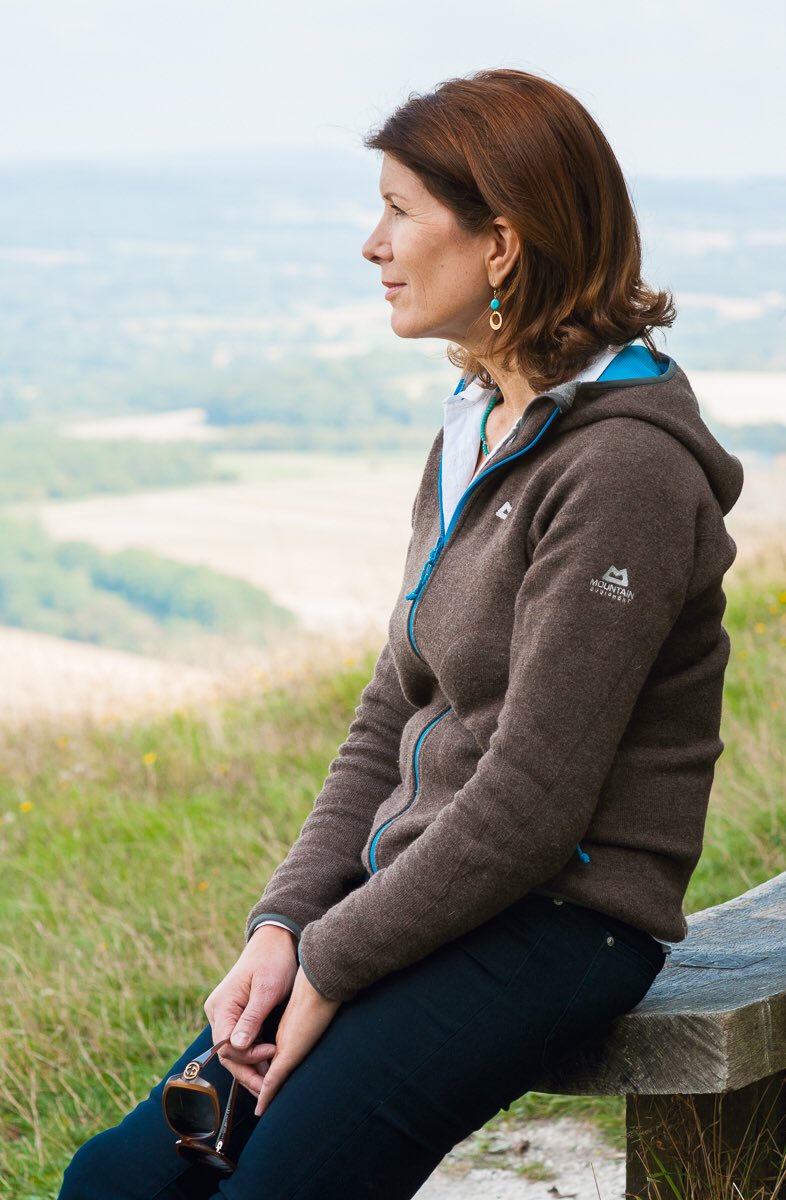 Whether is mountains🏔 or motors 🏎that get you going ! Our next Special Guests on First Women : LIVE ! will inspire and amaze you...make it a Date 20/4/21 18.30-19.30 BST with 
<a href="/LouGoodmanMedia/">Louise Goodman</a> and <a href="/RStephens7S/">Rebecca Stephens</a> 
#pioneersinyourlivingroom  e. anita@1stwomenuk.co.uk for your link