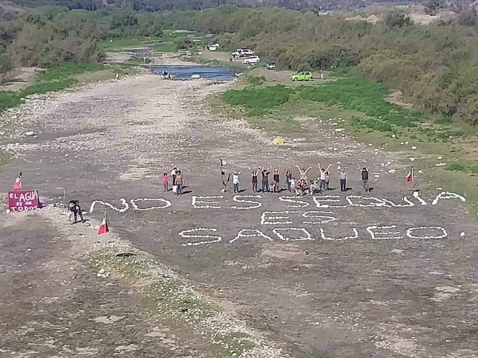 Dpm_Chile2020's tweet photo. @xcaracolax @aguas_andinas @MuniNunoa #NoEsSequiaEsSaqueo #CodigoDeAgua EMPRESARIOS Y EXTRANJEROS LUCRAN CON EL AGUA 💧 🇨🇱 DE TODOS ‼️ https://t.co/tPcBxoNDeh