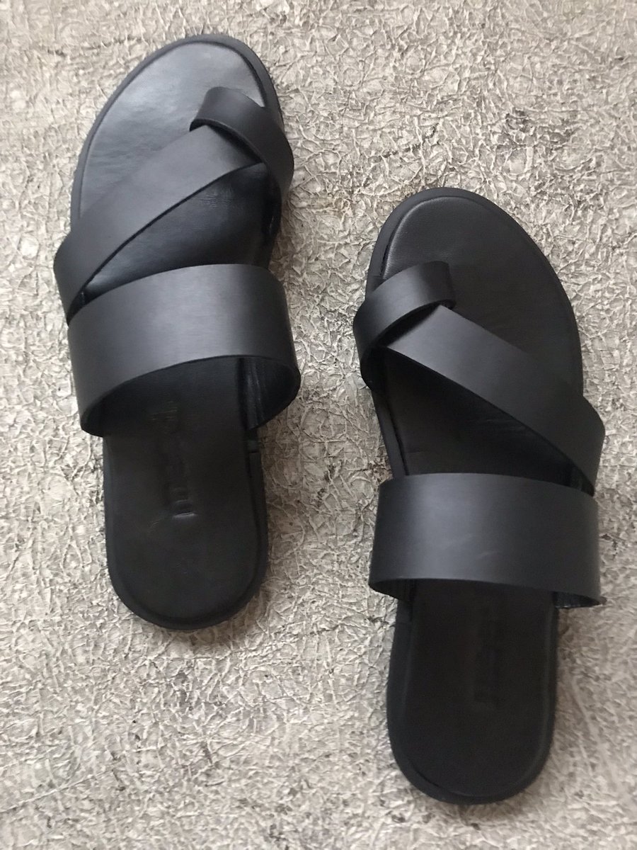 themeed_Design's tweet photo. Step into blessing this new month in comfort and style for a friendly price.
DM to have yours for 17$ only.
Cc @Themeed_Shoes for comfort and style.
#HarassBuhariOutOfLondon #EasterUpgradePromo #HappyNewMonth #aprilwish https://t.co/n4liIAdT2Y